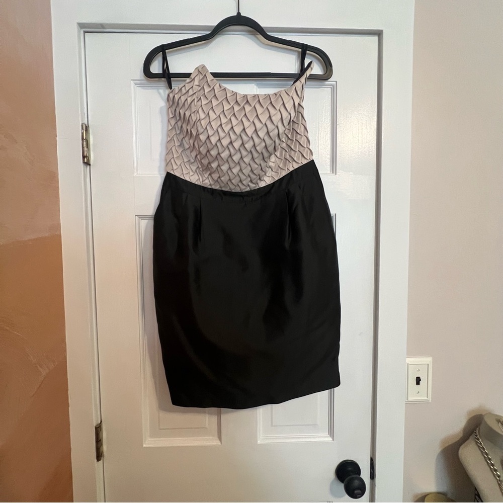 REISS BLACK AND CREAM BODY HUGGING STRAPLESS SIZE 8
